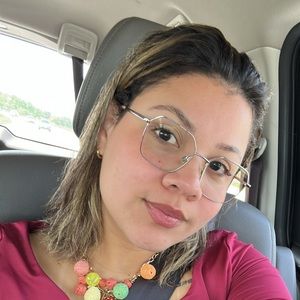 Meet your Posher, Estefane